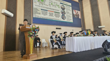 Amich Alhumami dalam orasi ilmiah wisuda gelombang ke-3 Universitas Sultan Agung