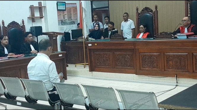 Mantan Kapolres Ngada AKBP Fajar Widyadarma disidang perdana