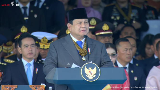 Presiden RI Prabowo Subianto di acara peringatan HUT Bhayangkara ke-79 di Monas, Jakarta Pusat (sumber: tangkapan layar YouTube Sekretariat Presiden)