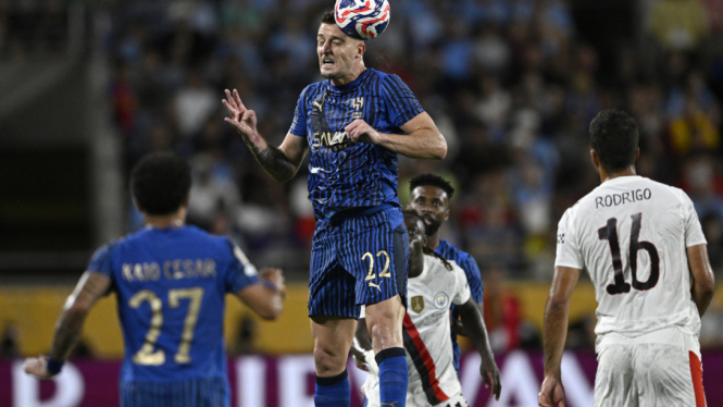 Pemain Al Hilal Sergej Milinkovic-Savic