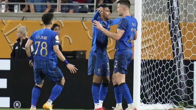 Pemain Al Hilal rayakan gol