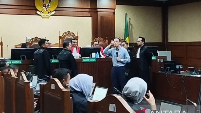 Eks Mendag Tom Lembong dalam sidang pemeriksaan terdakwa