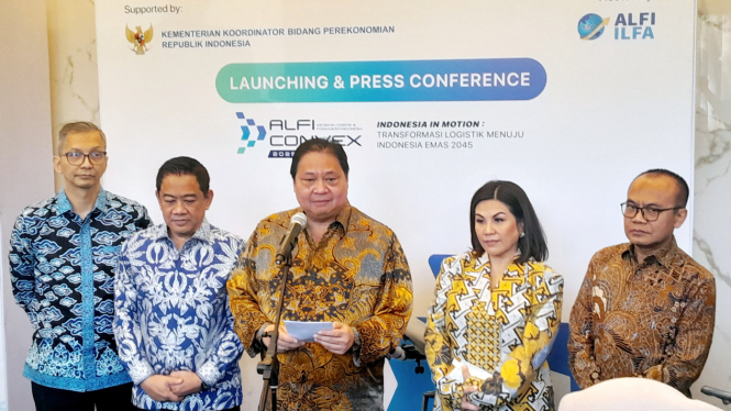 [Menteri Koordinator Bidang Perekonomian, Airlangga Hartarto, dalam konferensi pers peluncuran ALFI Convex 2025, di Kantor Kemenko Bidang Perekonomian, Jakarta, Rabu, 2 Juli 2025]