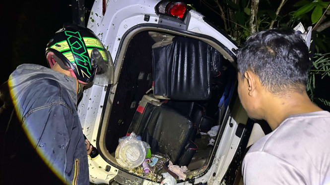 Toyota Fortuner Bermuatan 8 Orang Jatuh ke Jurang di Labuan Bajo