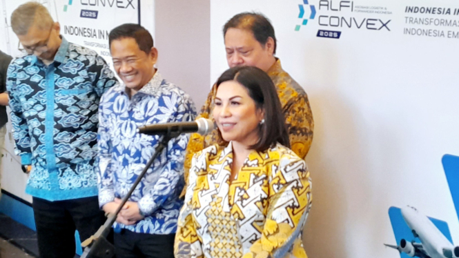 [Wakil Ketua Umum (WKU) Koordinator Bidang Infrastruktur dan Pembangunan Kewilayahan Kadin Indonesia, Carmelita Hartoto, dalam konferensi pers peluncuran ALFI Convex 2025, di Kantor Kemenko Bidang Perekonomian, Jakarta, Rabu, 2 Juli 2025]