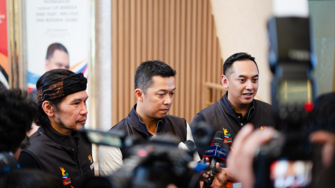 Ibnu Riza Pradipto dan Wamenpora, Taufik Hidayat