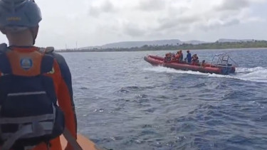Basarnas Bali menggunakan RIB saat mencari korban KMP Tunu Pratama Jaya