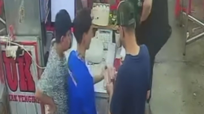 Viral WNA diduga menghipnotis kasir warung seafood di Jakarta Selatan