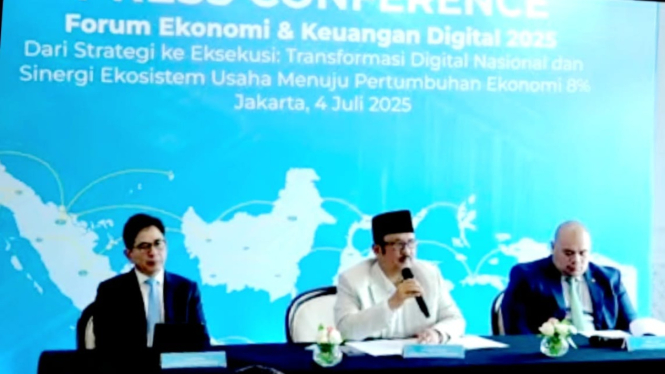 [Ketua Dewan Pengawas Asosiasi Fintech Indonesia (Aftech), Arsjad Rasjid (kiri), dalam telekonferensi pers 'Forum Ekonomi dan Keuangan Digital 2025', Jumat, 4 Juli 2025]