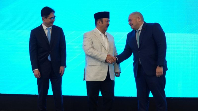 Menteri PPN/Kepala Bappenas Rachmat Pambudy (tengah).