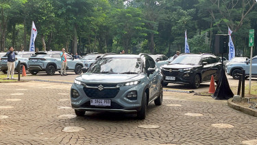 Penyerahan unit Suzuki Fronx ke konsumen.