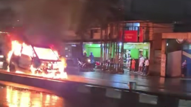Mobil Listrik Wuling Hangus Terbakar di Bandung