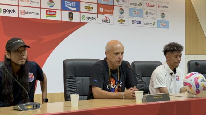 Pelatih Port FC Alexandre Gama