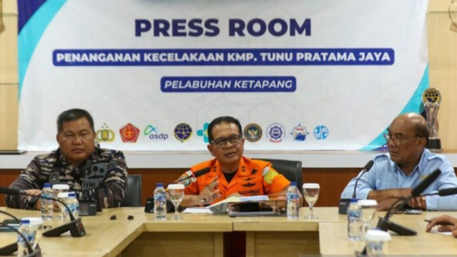 Konferensi pers perluasan pencarian KMP Tunu Pratama Jaya.