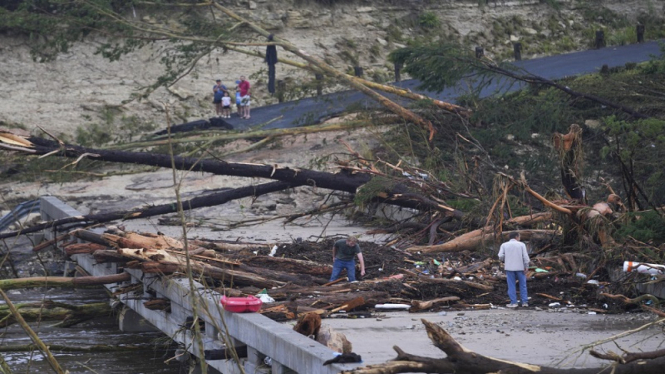 Banjir bandang luapan Sungai Guadalupe menerjang Texas, AS (4/7)