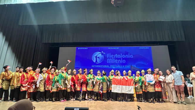 Al Izhar Pondok Labu Raih Dua Penghargaan Bergengsi di Ajang Internasional “Dancing Italy” 2024