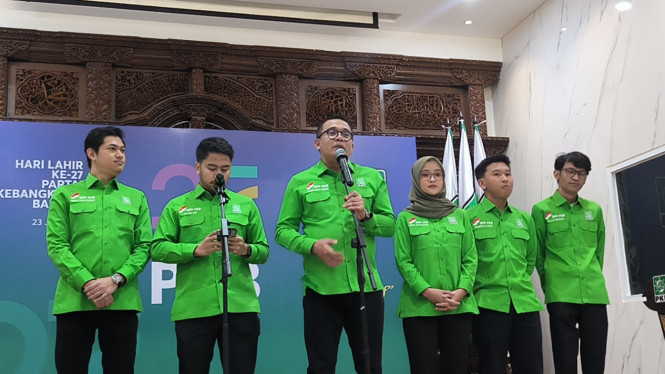 Ketua Organizing Committee (OC) Harlah PKB, Ahmad Iman Sukri dalam konferensi pers di Kantor DPP PKB, Jakarta Pusat 