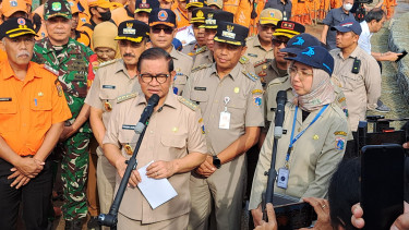 Gubernur Jakarta Pramono Anung di Rawajati, Jakarta Selatan 