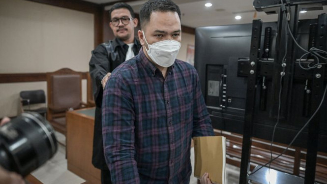 Mantan Jaksa pada Kejari Jakbar Azam Akhmad Akhsya divonis 7 tahun penjara