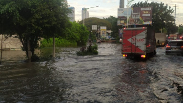 ilustrasi genangan banjir di jalan (Dok. TMC Polda Metro Jaya)