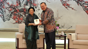 Presiden ke-5 RI Megawati Soekarnoputri dan Menteri Liu