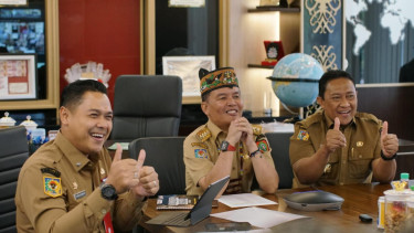 Gubernur Kalimantan Tengah (Kalteng), Agustiar Sabran (tengah)