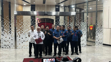Kapuspenkum Kejagung (kiri) Harli Siregar dan Dirdik Jampidsus Abdul Qohar