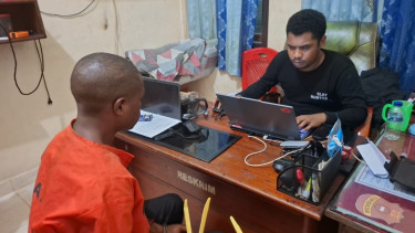 Salah satu KKB pelaku penyerangan guru dan tenaga kesehatan di Yahukimo (kiri)