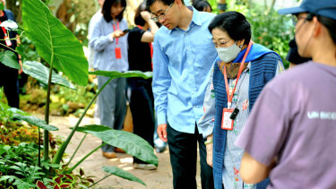 Presiden ke-5 RI Megawati Soekarnoputri mengunjungi Botanical Garden di Kunming