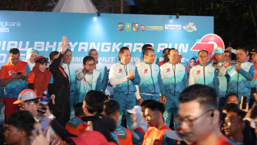 Kapolri Jenderal Listyo Sigit Prabowo membuka Riau Bhayangkara Run 2025