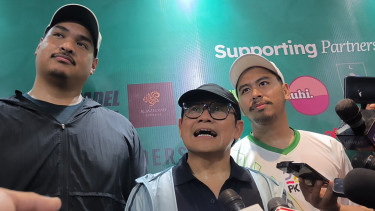 Menko Pemberdayaan Masyarakat, Muhaimin Iskandar alias Cak Imin (tengah)