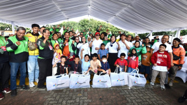 Pertamina salurkan seragam dan peralatan sekolah untuk anak ojek