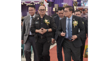 Anggota DPR RI Fraksi Demokrat, Sabam Sinaga (kanan)