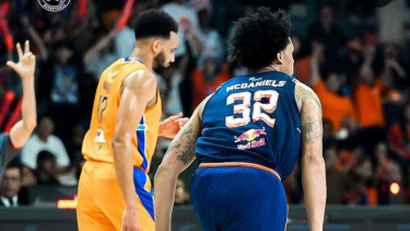 Duel Pelita Jaya vs Satria Muda di semifinal IBL 2025