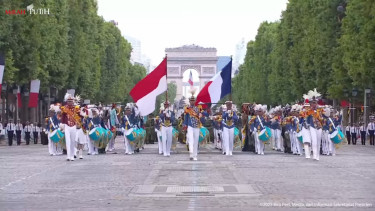 Kontingen Indonesia saat tampil di peringatan Bastille Day di Prancis