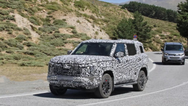 Mobil SUV baru Mitsubishi diuji coba di Eropa Selatan.