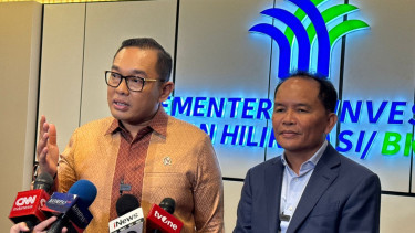 Wamen Investasi Todotua Pasaribu bersama Gubernur Kalteng Agustiar Sabran