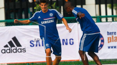 Lucas Piazon (kiri) saat memperkuat Chelsea