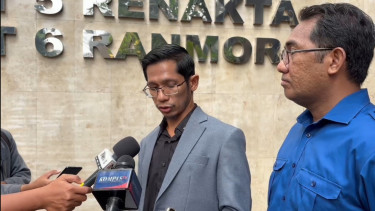 Wakil Ketua Umum Relawan Pro Jokowi (Projo), Freddy Alex Damanik (tengah)