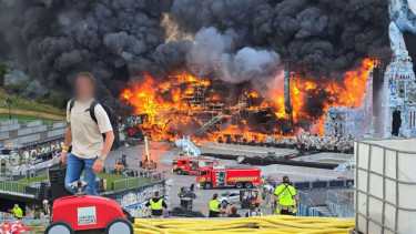 Panggung Tomorrowland terbakar