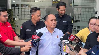 Kepala Pusat Penerangan Hukum Kejagung RI, Anang Supriatna (tengah)