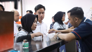 Wapres Gibran memantau penyaluran BSU.