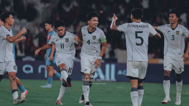 Pemain Timnas Indonesia U-23 merayakan gol ke gawang Filipina