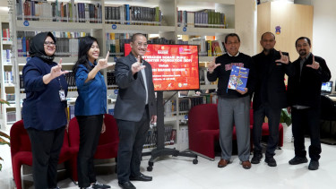 Donasi Prosiding BCF ke Perpustakaan Universitas Bakrie