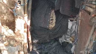 Mayat seorang pria yang telah membusuk dalam sebuah gubuk di Kebon Jeruk