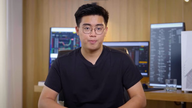 Investor muda Timothy Ronald.