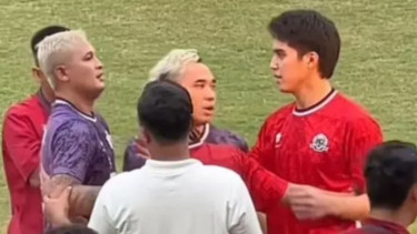 El Rumi dan Syamsir Alam Ribut di Lapangan Bola