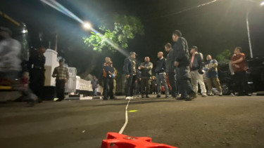 Polisi melakukan olah TKP kasus pesta rakyat yang menewaskan 3 orang di Garut