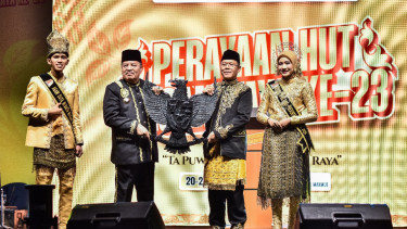 Mardiono mendapatkan gelar kehormatan “Ampon Chiek”