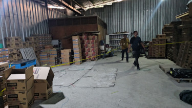 Pabrik rumahan oli palsu di Tangerang